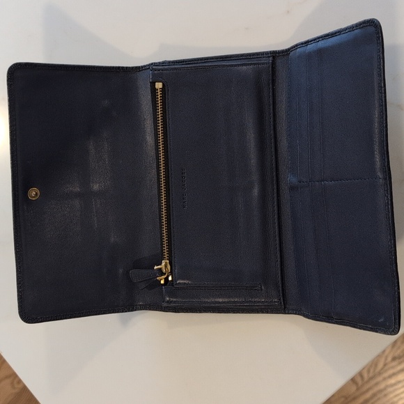 Marc Jacobs Navy Pebbled Leather Trifold Wallet. - Picture 6 of 11